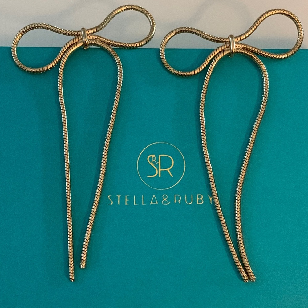 - Stella & Ruby 🎀 bow earrings